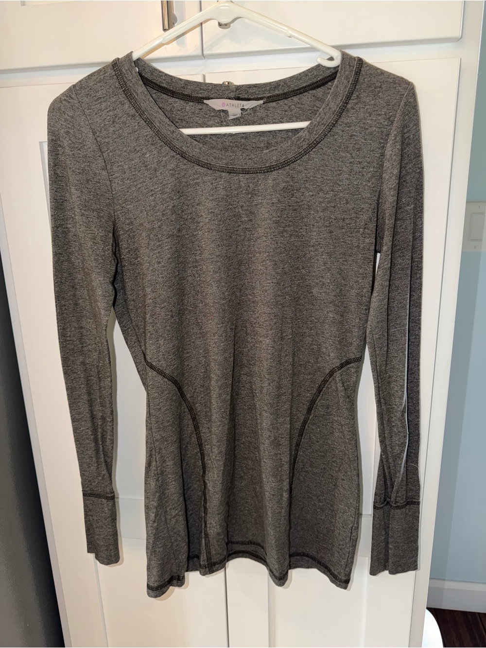Athleta Heather Gray Long-Sleeve Seam Detail Performance Top